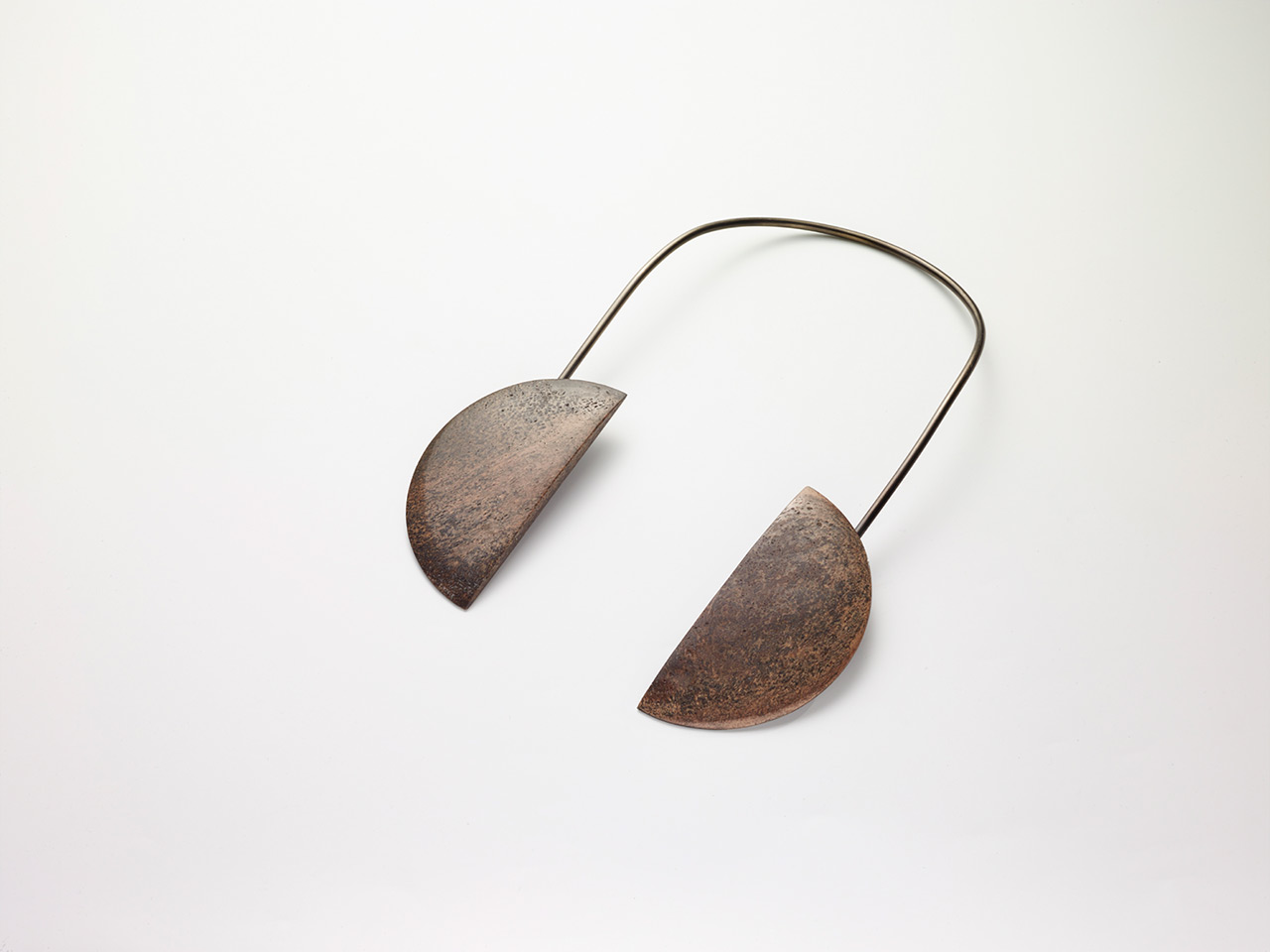 CC, the necklace, Claudia Comte, CC, the necklace, 2016